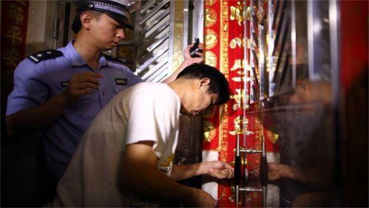 眉山请开锁师傅开了锁后，师傅为什么一般都不进门，就算主人请也不进去？